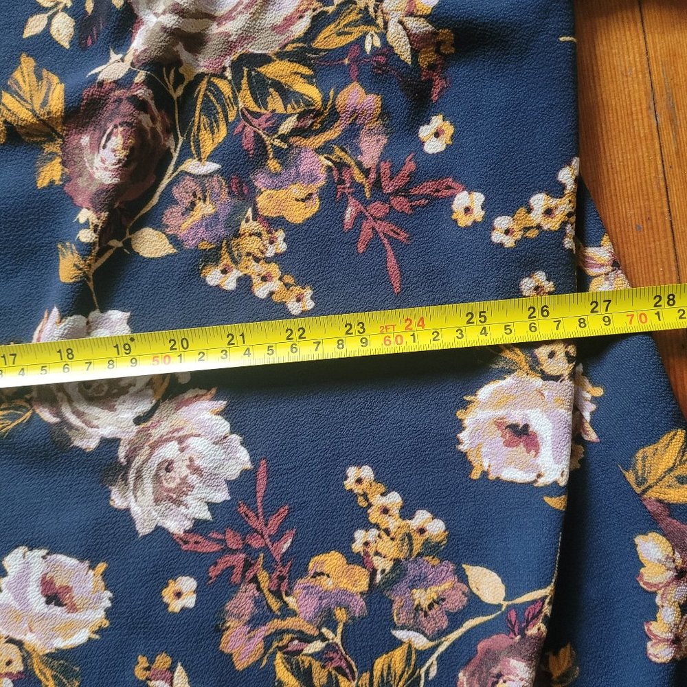 Deep V Floral Navy Blouse, size 3X - Picture 6 of 10